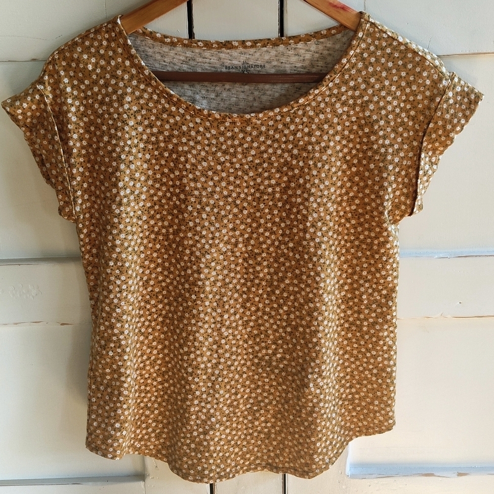 LL Bean Signature Women's Mustard Mini Floral Short Sleeve Top | XS